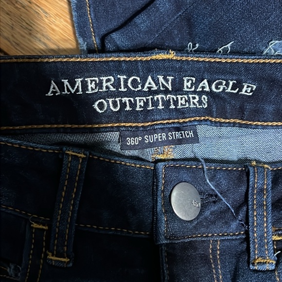 American Eagle Dark Wash Destructed Stretch Jeggings sz 2 Short Like New - Picture 6 of 8